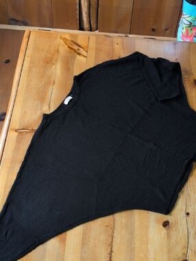 ANDRÉE BY UNIT Black Ribbed Crewneck Top